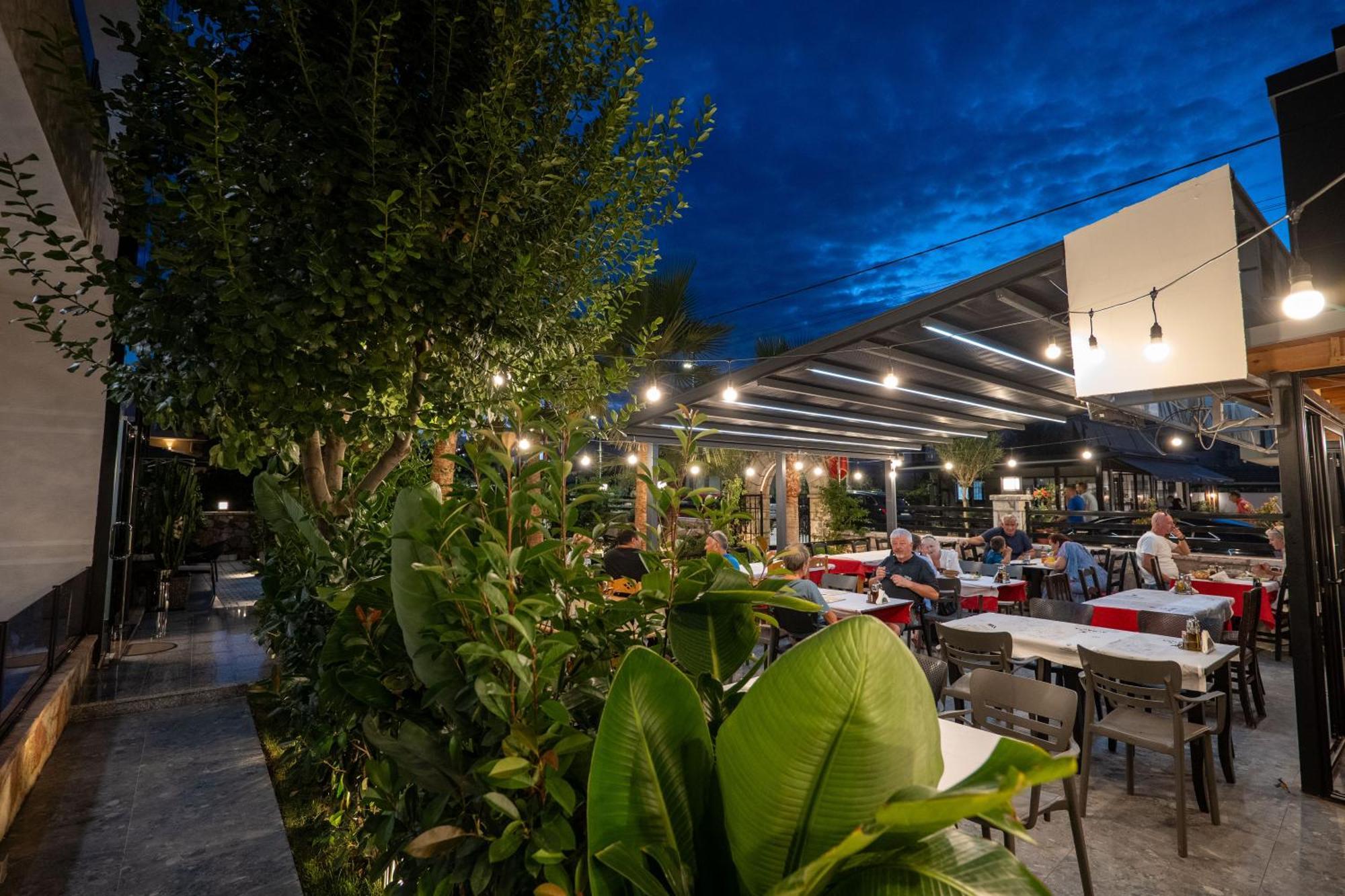 Hotel Eagle Ksamil Bagian luar foto