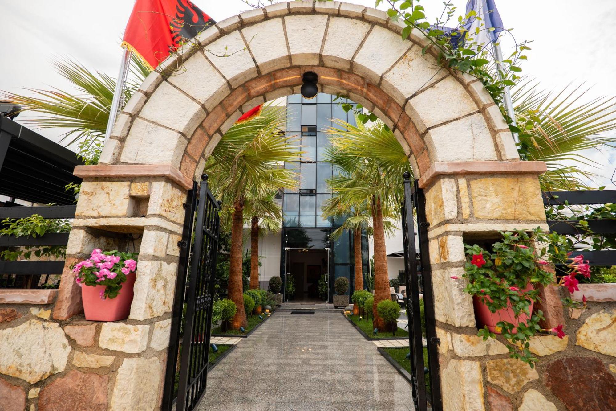 Hotel Eagle Ksamil Bagian luar foto