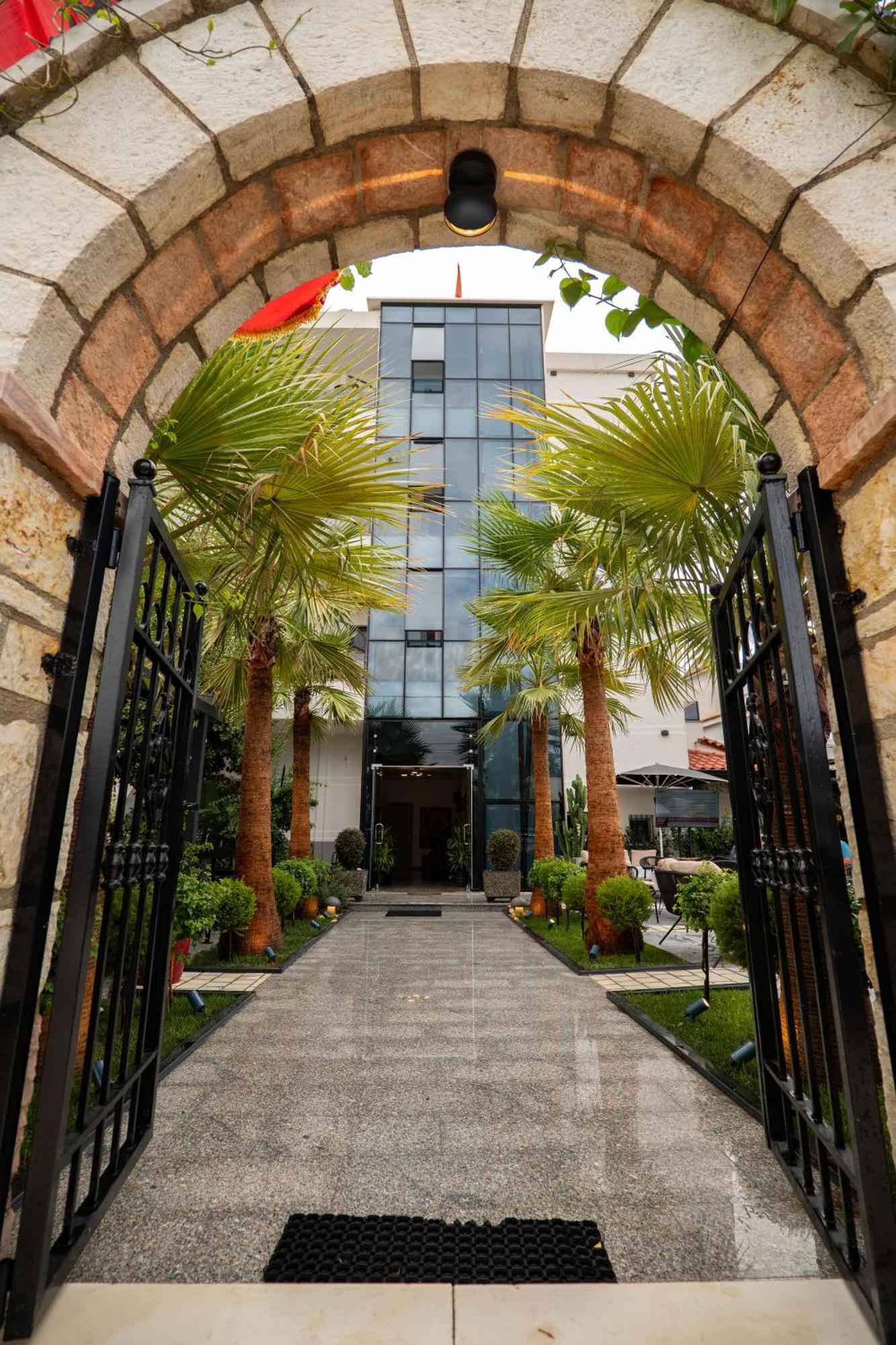 Hotel Eagle Ksamil Bagian luar foto