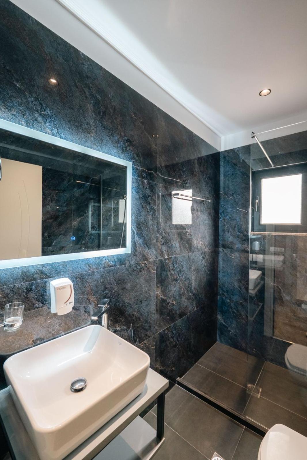 Hotel Eagle Ksamil Bagian luar foto