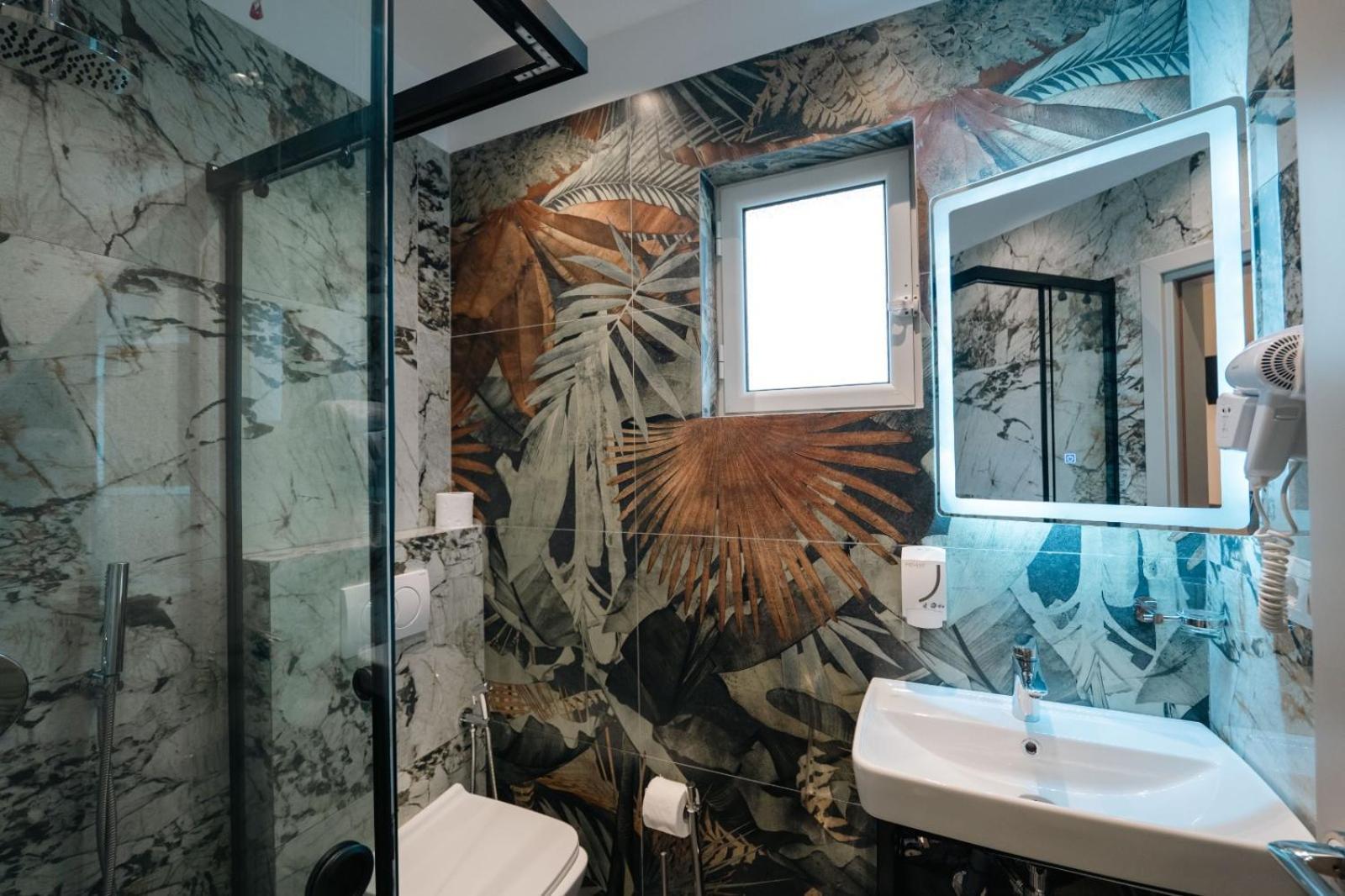 Hotel Eagle Ksamil Bagian luar foto